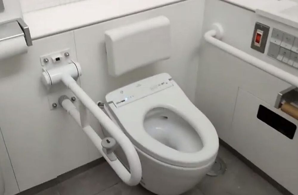 El 80% de todas las aguas residuales se liberan al medio ambiente sin tratamiento y que el 40% de la población - 2.600 millones de personas - carecen de saneamiento adecuado. (Captura YouTube)