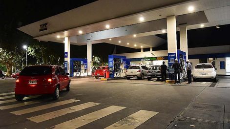 Los Andes | Se estima que la nafta súper superará los $85 y la versión premium quedará a solo $1 de alcanzar la barrea de los $100. / Foto: Mariana Villa