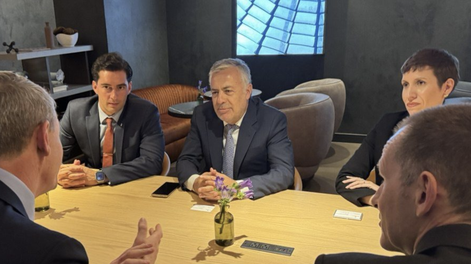 Alfredo Cornejo en una de las reuniones por Mendoza en Argentina Week en Estados Unidos.
