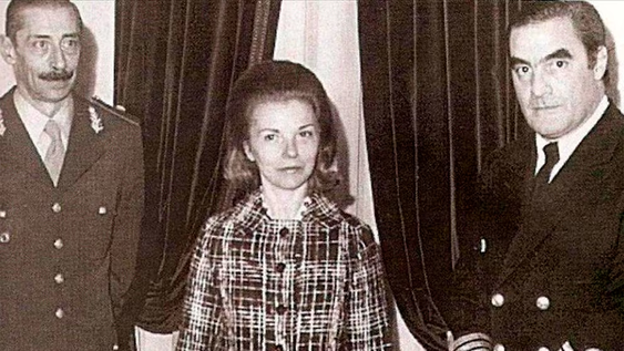 Isabel Martínez de Perón con Videla y Massera antes del golpe militar.