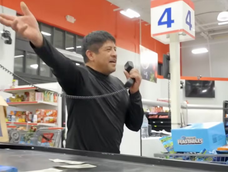 Juan García, de 56 años fue uno de los ganadores del reto extremo del supermercado de Mr. Beast.