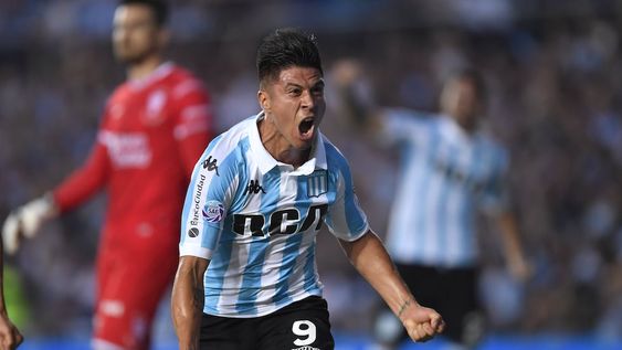 Más firme que nunca: Racing le ganó a Huracán y se mantiene arriba en la Superliga