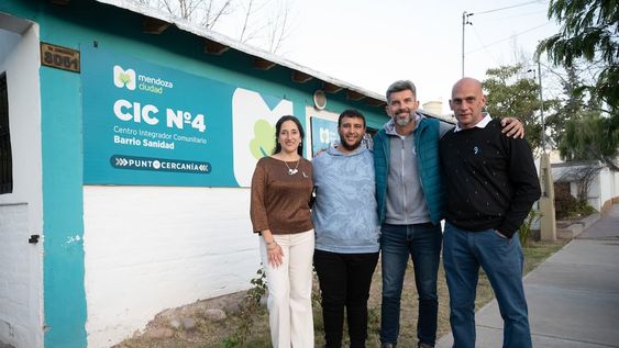 El intendente compartió una tarde de recreación en el CIC 4 con vecinos y vecinas del barrio Sanidad