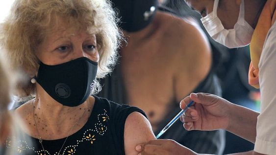 Diputados del Frente de Todos impulsan un proyecto de ley para que la vacuna contra el coronavirus sea obligatoria. / Foto: Orlando Pelichotti