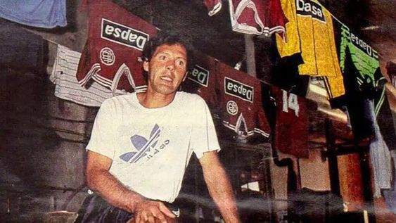 En Lanús comenzó a desandar su camino como director técnico y logró devolverlo a Primera.