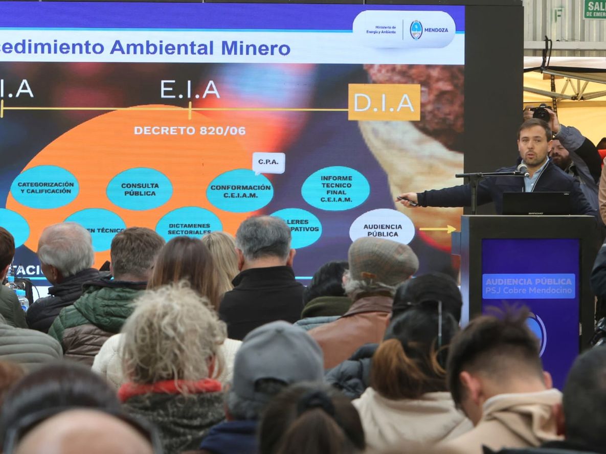 El director de Minería, Jerónimo Shantal, exponiendo en la audiencia pública de PSJ.