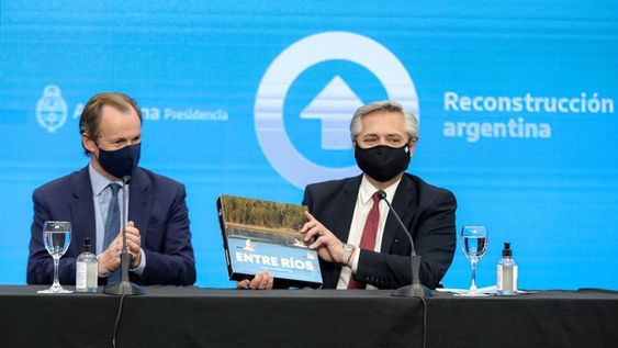 Fernández pidió “acostumbrarnos a ahorrar en pesos para dejar los dólares para la producción”