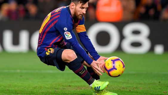 Messi sufrió una molestia que lo pone en duda contra el Real Madrid