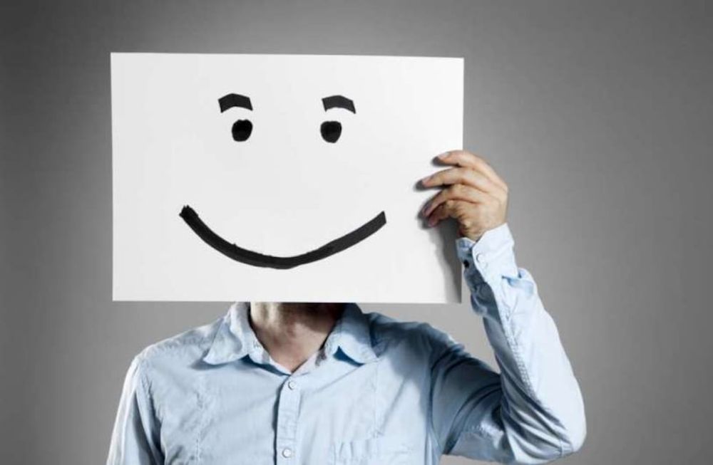 Muchas personas en redes sociales hacen un esfuerzo para mostrar que su vida es perfecta y fingen momentos de felicidad que no han vivido