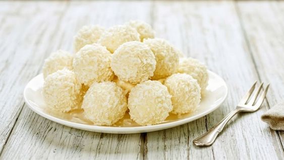 como hacer deliciosas trufas de coco y limon en minutos: receta sin harinas, sin azucar y pocos ingredientes