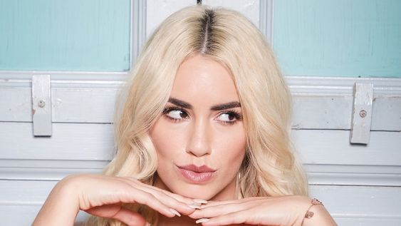 Pelo corto y flequillo, el gran cambio de look de Lali Espósito