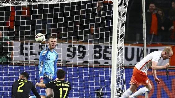 Holanda volvió a aprovecharse de España e Italia igualó ante Inglaterra