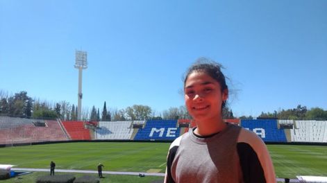 Impresionante: tiene 14 años y juega para las selecciones nacionales de fútbol y hándbol