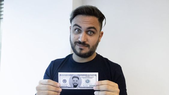 El representante de La Libertad Avanza, Ramiro Marra expresó a través de sus redes sociales que tomará la misma decisión que su par liberal de no recibir su salario, también dio la razón que lo llevó a tomar esta decisión y para qué lo destinará.