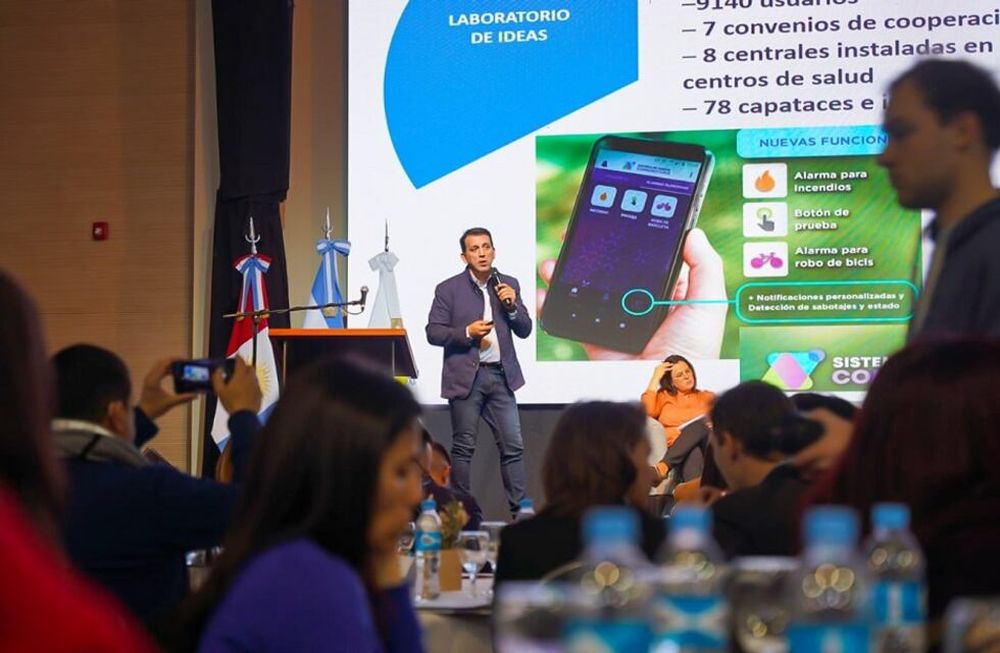 García Zalazar expuso en Córdoba sobre descentralización y pidió “un país que mire más a los gobiernos locales”