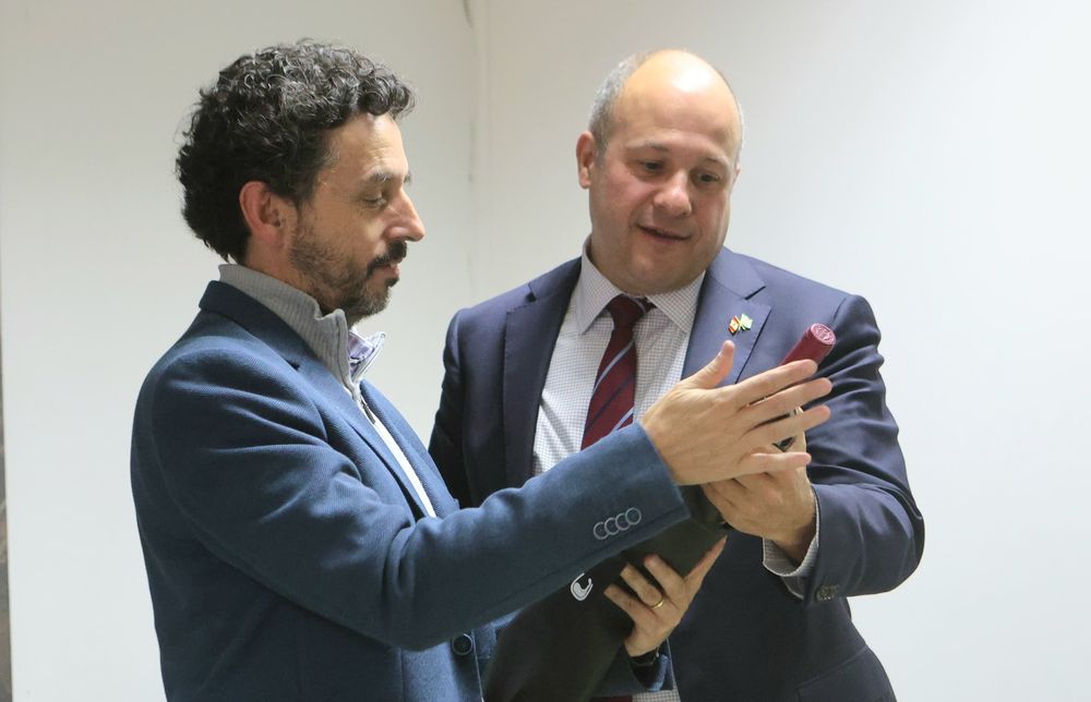 El embajador de Canadá en Argentina, Stewart Wheeler, en diario Los Andes junto al director de contenidos Pablo Dellazoppa.