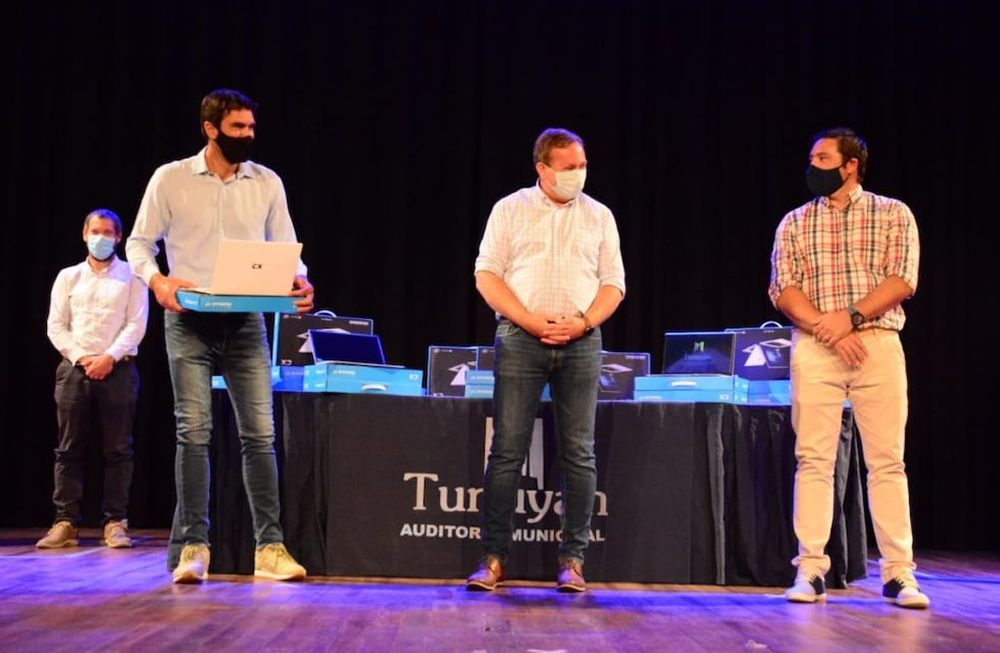 Emprendedores de Tunuyán recibieron notebooks por parte del municipio