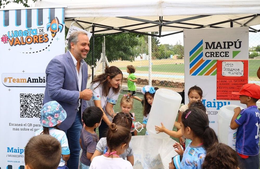 Stevanato presentó “Libreta de Valores” en las escuelas de verano del departamento. Foto: Prensa Maipú