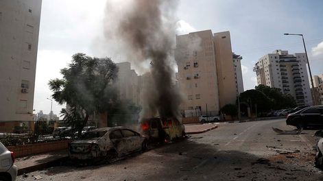 Los Andes | Se lanzaron andanadas de cohetes desde la Franja de Gaza a primera hora del sábado en un ataque sorpresa reivindicado por el Movimiento islamista Hamás. EFE/EPA/ATEF SAFADI