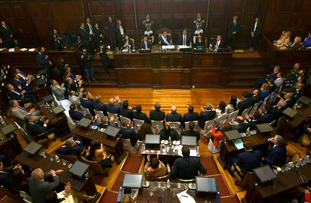 La Legislatura de Mendoza recibió al gobernador Rodolfo Suárez, quien brinda este domingo 1 de mayo su tercer discurso de apertura de sesiones ordinarias, en la Legislatura ProvincialFotoo:  Orlando Pelichotti / Los Andes
