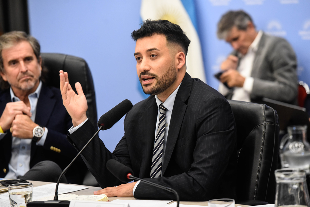 Alejandro Cacace announced the submission of the Bases 2 law.