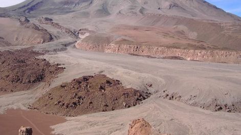 El volcán Lascar se ubica en el puesto N°14 del ranking de Riesgo Volcánico de Chile. Foto: Gentileza Segemar