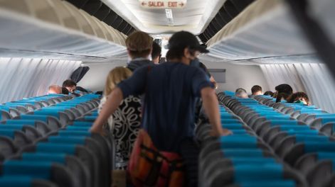 Volar cuesta más caro por la suba del dólar y los impuestos - Foto: Ignacio Blanco / Los Andes