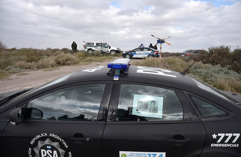 La policía de Buenos Aires en la zona donde desapareció Facundo Astudillo Castro.