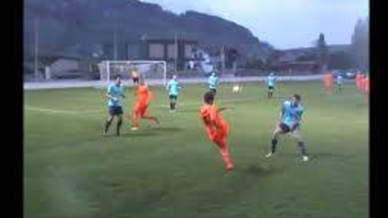Curiosidades del fútbol: un golazo desde 40 metros para ver y disfrutar