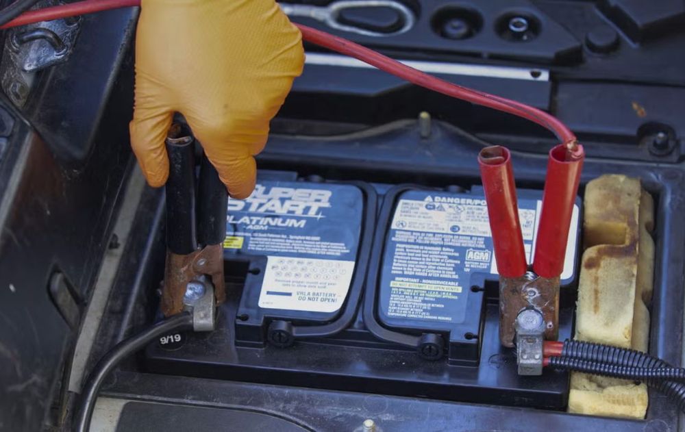 El correcto procedimiento de pasar energía entre baterías garantiza un arranque efectivo.