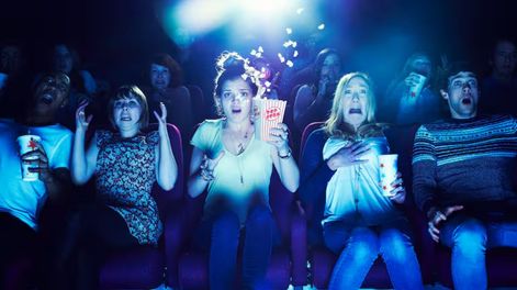 Se les cayó el techo del cine mientras veían Destino Final en La Plata.
