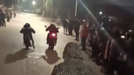 Los Andes | Fotos y video: preocupan las picadas y las “motos que vuelan” en un barrio de Maipú donde vecinos rompen los reductores. Foto: Captura Web