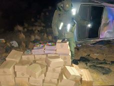 El auto con las figuritas contrabandeadas por un ciudadano peruano. Gentileza Gendarmería Nacional.&nbsp;