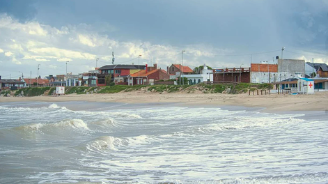Mini tsunami en Santa Clara del Mar: reportan un muerto por olas gigantes.