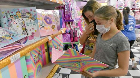 Los Andes | Las carpetas, biblioratos, cartucheras y mochilas son los productos que menos ventas han registrado en Mendoza. Foto: Orlando Pelichotti