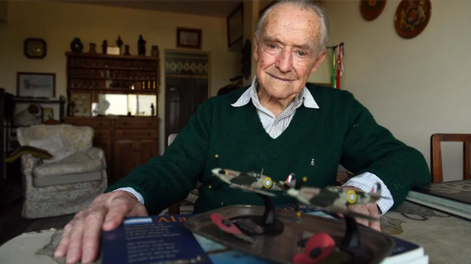 A los 107 años, murió Ronnie Scott, el piloto argentino que combatió a los nazis