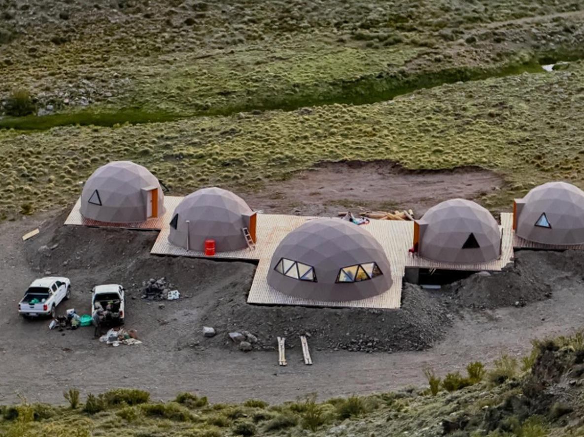 En la montaña de San Carlos, empresarios construyen un refugio para el fin del mundo