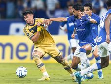 Cuando el final del primer tiempo llegaba a su fin, Boca Juniors se quedó con uno menos por la roja a Bareiro. Cuando el final del primer tiempo llegaba a su fin, Boca Juniors se quedó con uno menos por la roja a Bareiro.