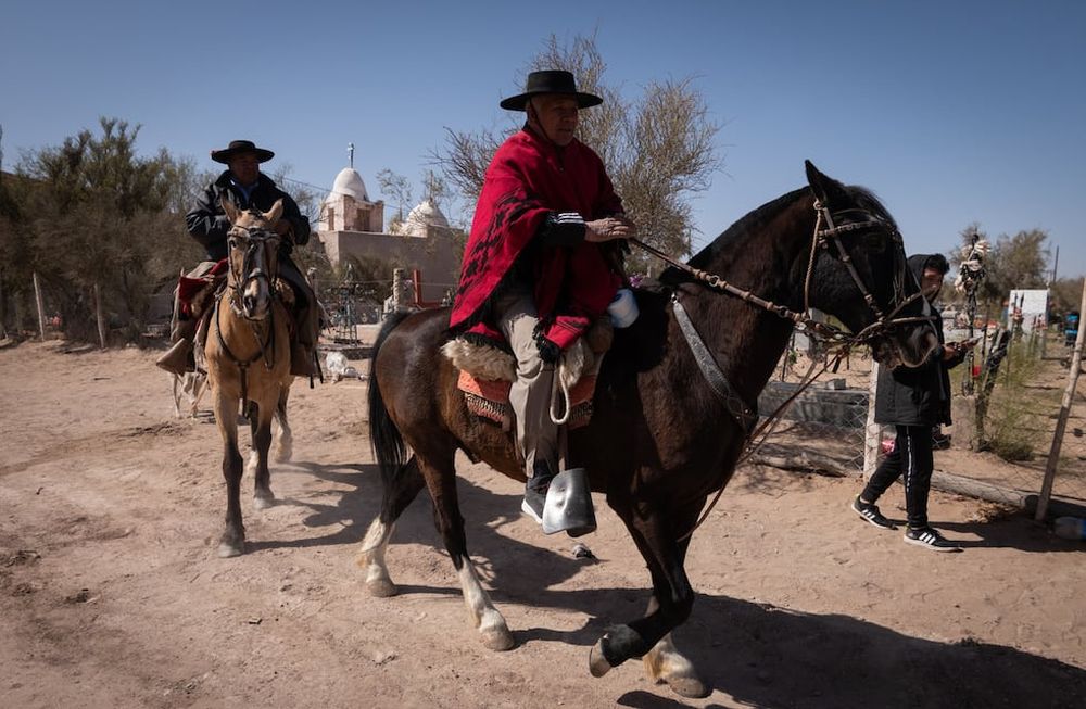 Entre el fervor religioso de unos y la pasión folclórica de otros, transcurrirá el festejo que oficialmente comenzó la madrugada del viernes. Foto: Ignacio Blanco / Los Andes