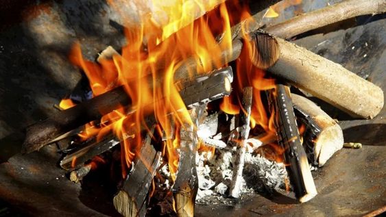 Este truco no necesita productos adicionales o recurrir a soluciones riesgosas para prender el fuego en la churrasquera.