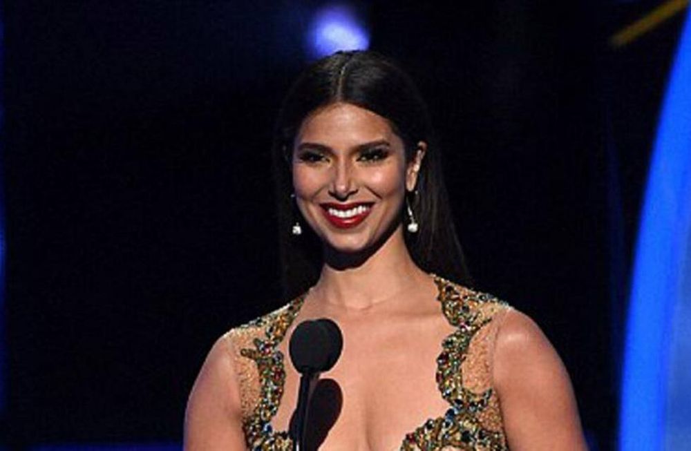 Y con ustedes: el vestido más osado de los Grammy