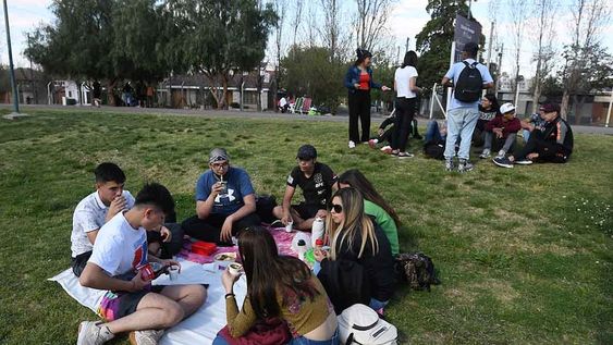 La encuesta de Reale Dalla Torre Consultores muestra que el electorado centennial está frustrado y quiere irse en busca de mejores oportunidades.