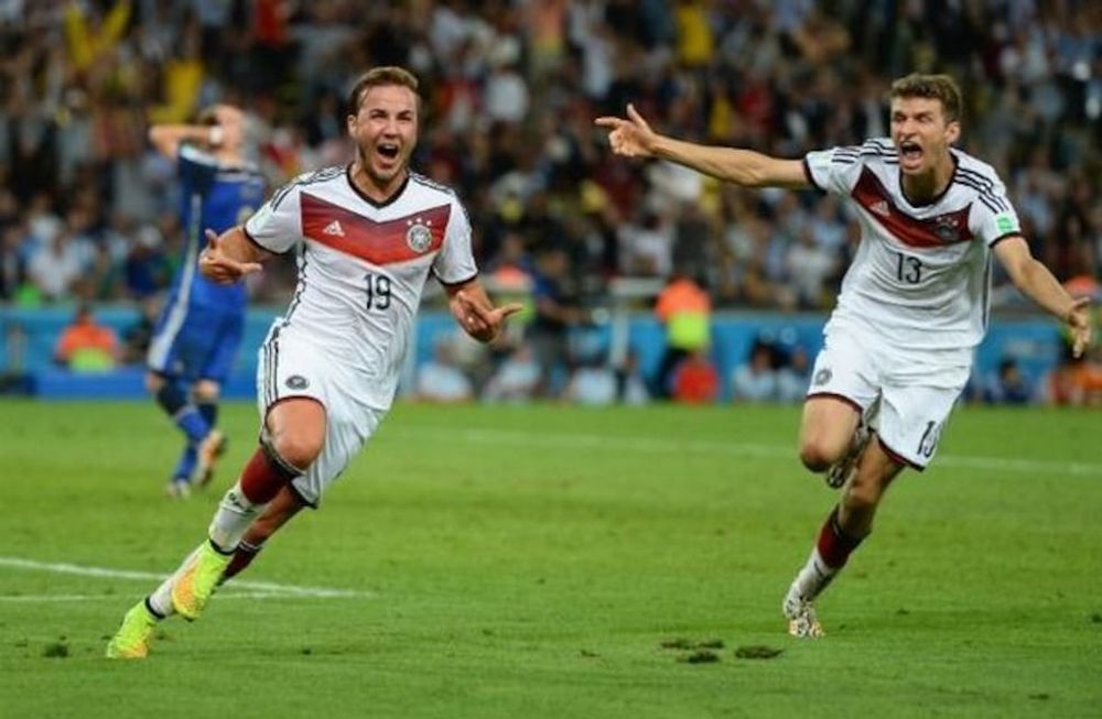 Por las redes sociales, el alemán Mario Gotze felicitó a Messi y a Argentina.