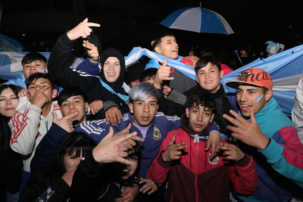 Miles de mendocinos coparon el KM 0 para celebrar el pase de Argentina a semifinales del Mundial 2026