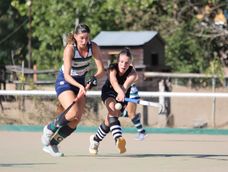 Renata Yuba lleva la bocha. La capitana de San Juan Rugby marcó uno de los goles de la victoria de las Piuquenes en tierras mendocinas. Renata Yuba lleva la bocha. La capitana de San Juan Rugby marcó uno de los goles de la victoria de las Piuquenes en tierras mendocinas.