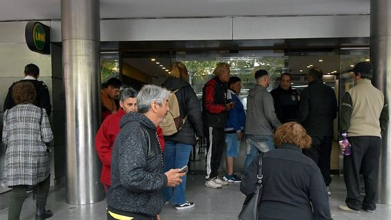 Anses: cuándo cobran los jubilados tras los cambios por los feriados de Carnaval - Orlando Pelichotti / Los Andes