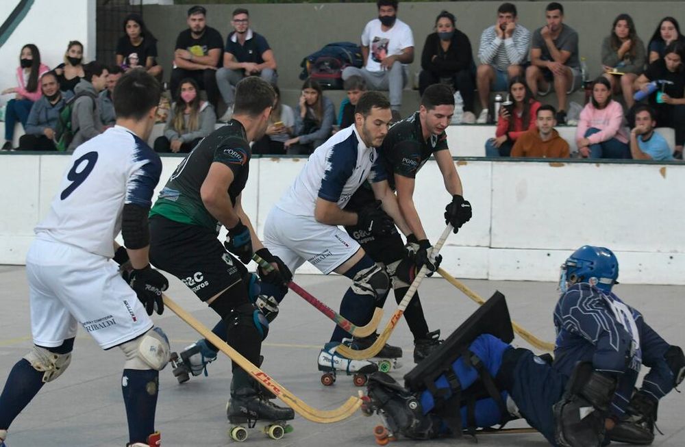 Banco Mendoza le ganó a Independiente Rivadavia y está en lo más alto de la tabla. Foto: Orlando Pelichotti / Los Andes