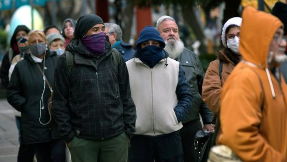 Tras el Zonda, el pronóstico señala que el sábado ingresará una masa de aire polar que se hará sentir al día siguiente.Foto: Orlando Pelichotti / Los Andes