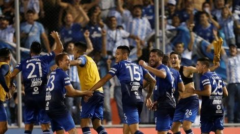 El “Decano” hizo historia y se metió en octavos de la Libertadores