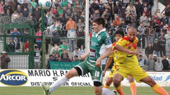 Sarmiento igualó con Crucero y desperdició su primera chance de ascenso